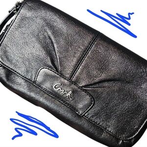 Vintage 2009 Coach Leather Ashley Wristlet/Wallet Black Leather Authenticated